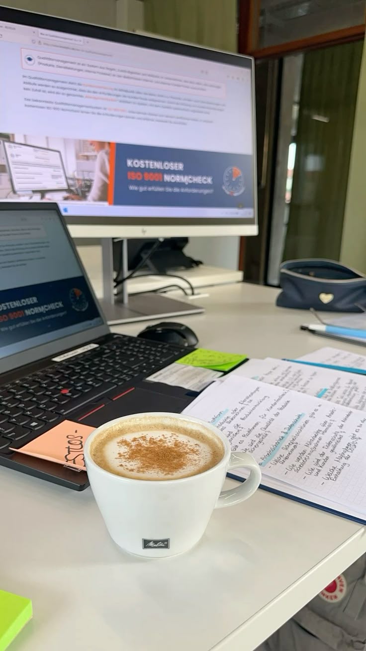 Person hört Musik in der Natur